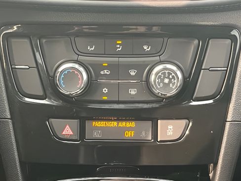 Used 2020 Buick Encore Preferred AWD/4WD image 27