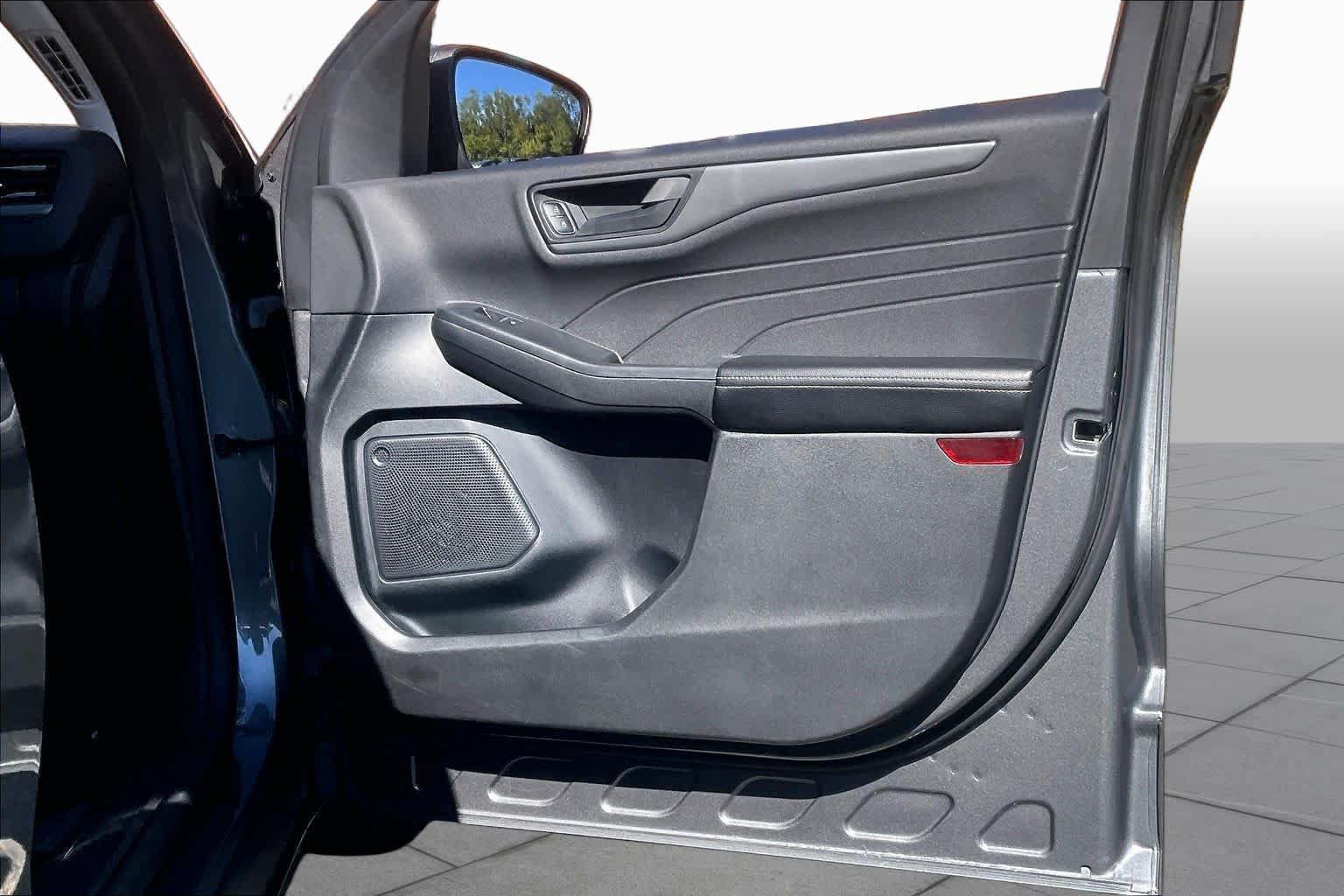 Used 2025 Ford Escape Active AWD/4WD image 23