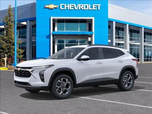 New 2026 Chevrolet Trax LT w/ Driver Confidence Package FWD image 2