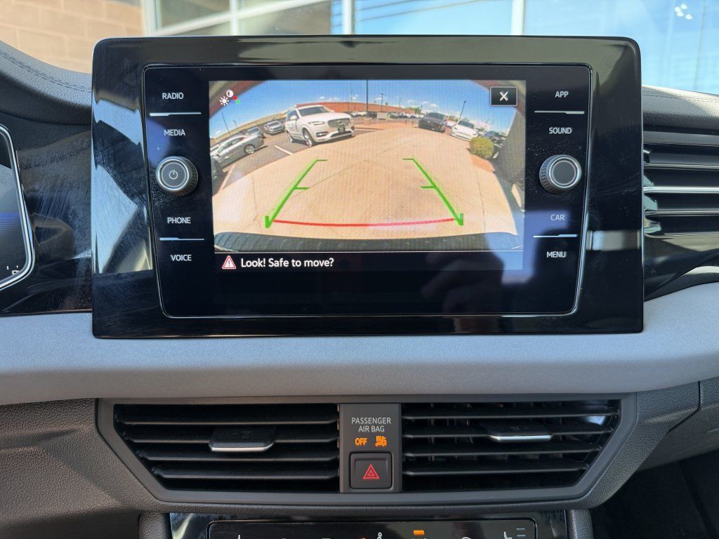 Used 2025 Volkswagen Jetta SE w/ Sunroof Package FWD image 21