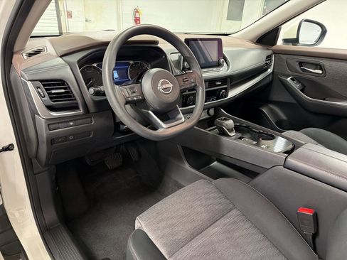 Used 2023 Nissan Rogue SV FWD image 4