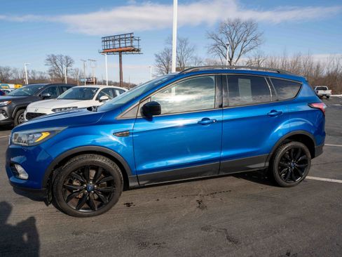 Used 2017 Ford Escape SE w/ SE Sport Appearance Package image 3