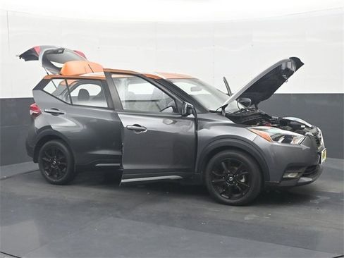 Used 2020 Nissan Kicks SR image 35