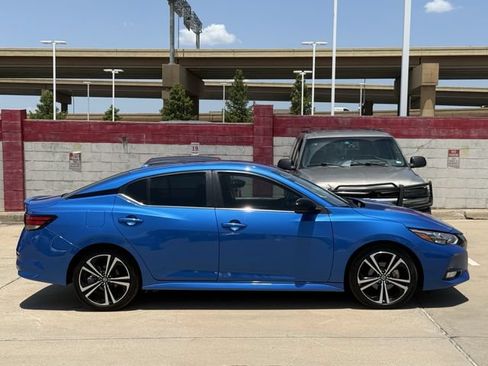 Used 2023 Nissan Sentra SR w/ Electronics Package FWD image 3