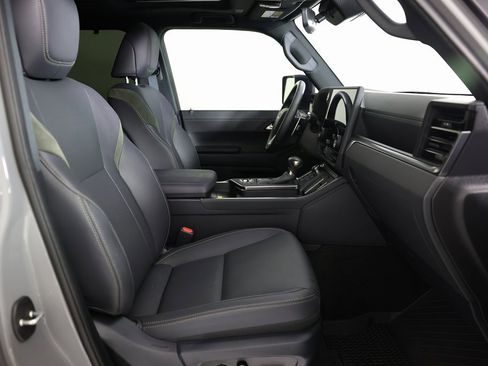 Used 2025 Lexus GX 550 image 11