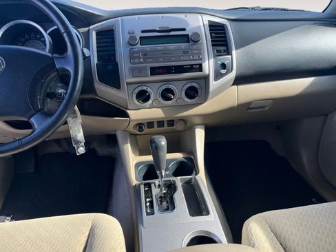 Used 2011 Toyota Tacoma PreRunner image 14