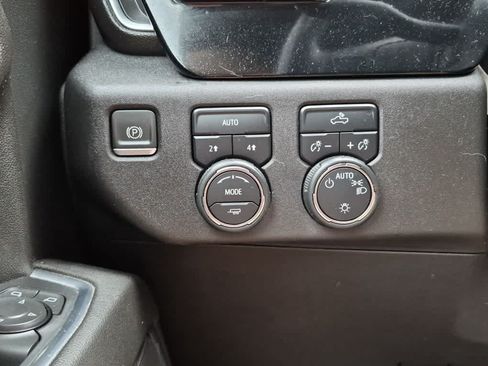 Used 2023 Chevrolet Silverado 1500 LT AWD/4WD image 17