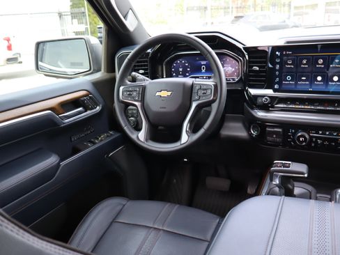 Used 2023 Chevrolet Silverado 1500 High Country w/ Technology Package AWD/4WD image 15