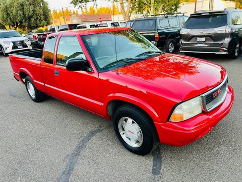 Used 2003 GMC Sonoma SLS w/ Convenience Package image 2