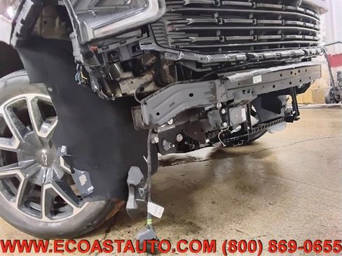 Used 2023 Chevrolet Suburban RST w/ Sport Performance Package AWD/4WD image 18