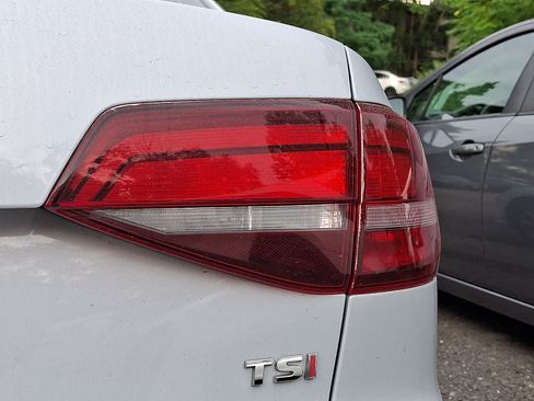 Used 2017 Volkswagen Jetta SE FWD image 7