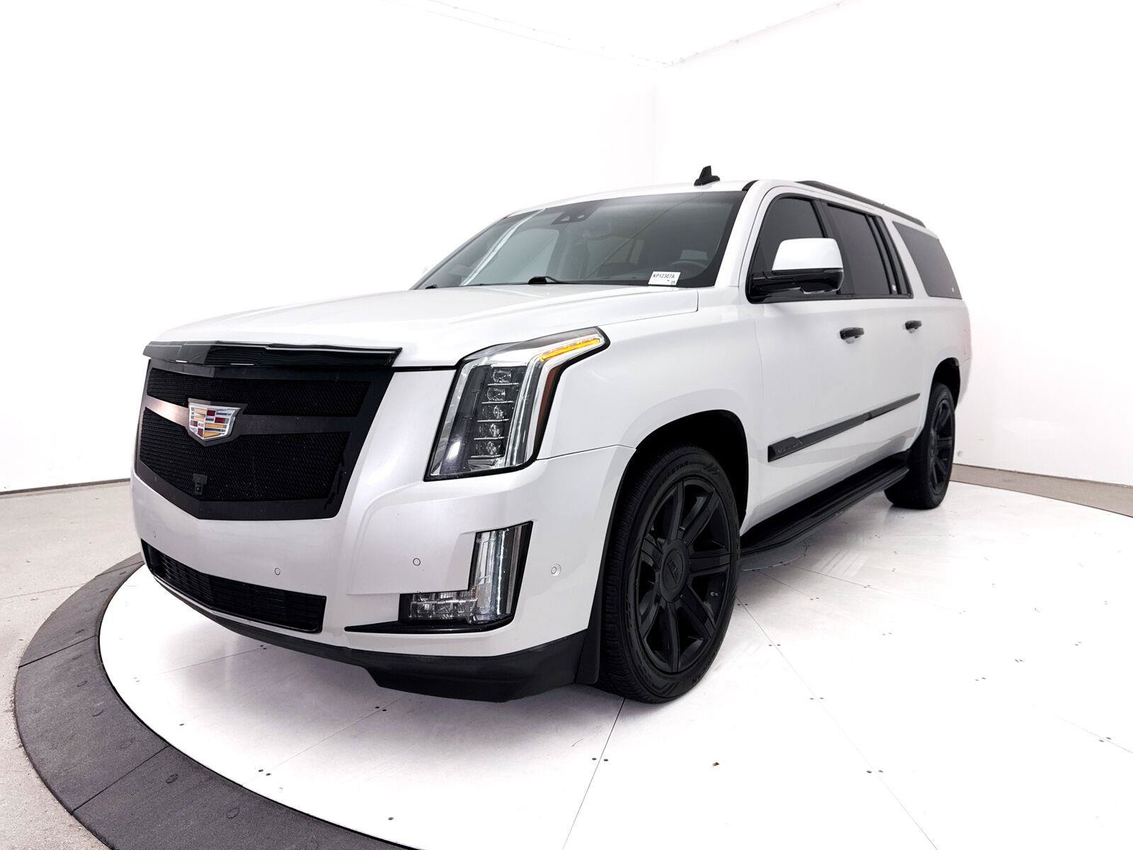 Used 2017 Cadillac Escalade ESV Luxury AWD/4WD image 3
