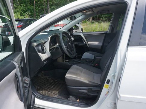 Used 2014 Toyota RAV4 LE FWD image 2