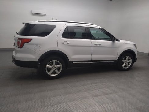 Used 2017 Ford Explorer XLT image 10