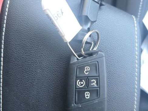 Used 2022 Volkswagen Tiguan SE image 25