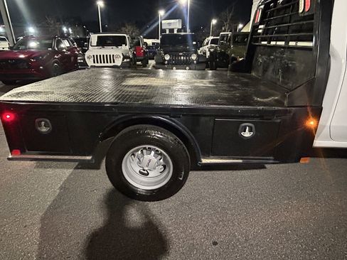 Used 2024 GMC Sierra 3500 Pro w/ Convenience Package image 19