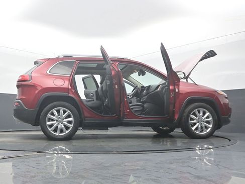 Used 2017 Jeep Cherokee Limited image 61