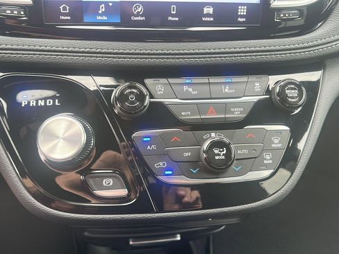 New 2026 Chrysler Pacifica Select image 16