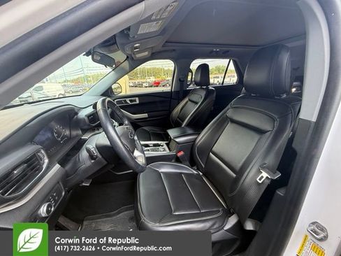Used 2021 Ford Explorer XLT w/ Equipment Group 202A AWD/4WD image 16