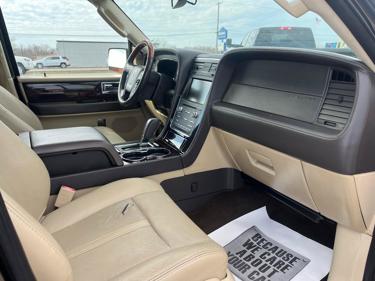 Used 2015 Lincoln Navigator 4WD w/ Equipment Group 101A Reserve image 13