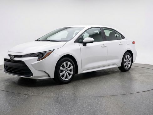 Used 2025 Toyota Corolla LE FWD image 3