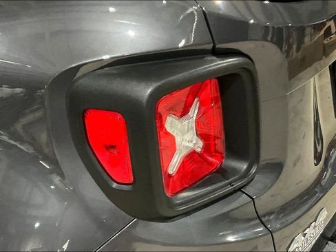 Used 2023 Jeep Renegade Latitude image 27