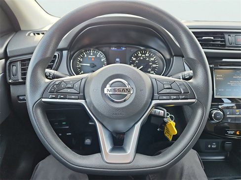 Used 2020 Nissan Rogue Sport S image 23
