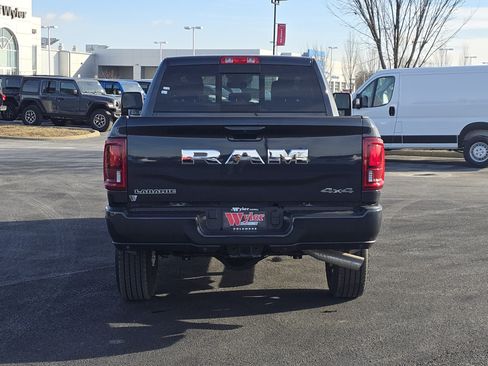 New 2026 RAM 2500 Laramie AWD/4WD image 17