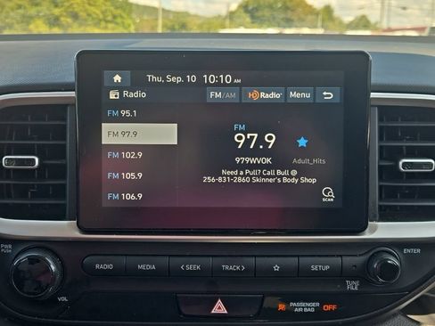 Used 2022 Hyundai Venue SEL FWD image 5