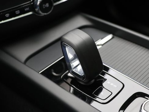 Used 2025 Volvo XC60 B5 Core image 27