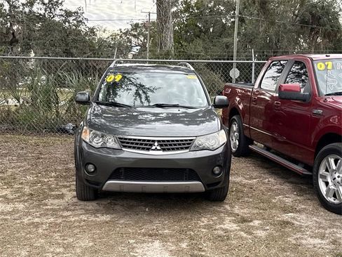 Used 2009 Mitsubishi Outlander XLS image 3