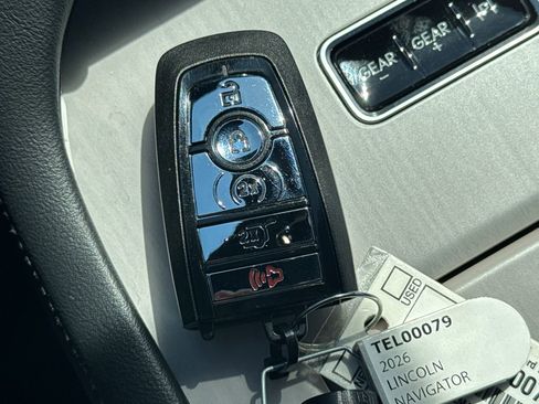 New 2026 Lincoln Navigator L Reserve w/ Jet Appearance Package AWD/4WD image 4