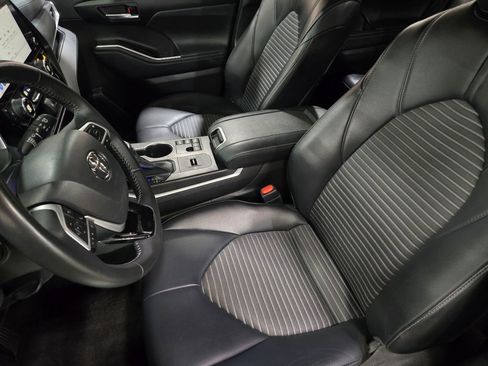 Used 2023 Toyota Highlander XSE image 23
