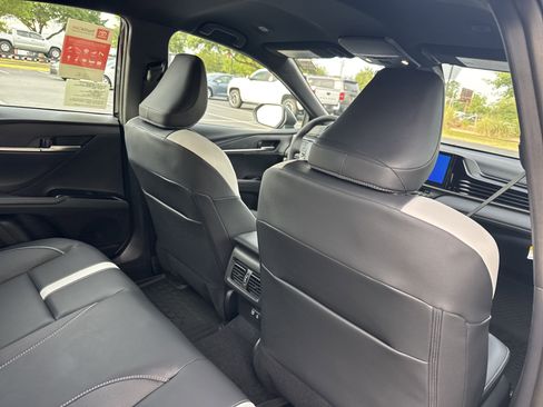 New 2025 Toyota Camry Hybrid image 28