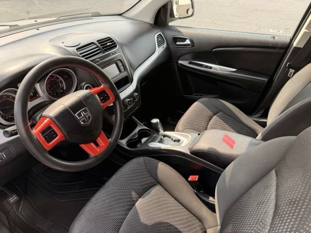 Used 2018 Dodge Journey SE w/ Blacktop Package FWD image 2