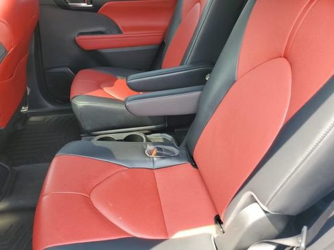 Used 2023 Toyota Highlander XSE AWD/4WD image 9