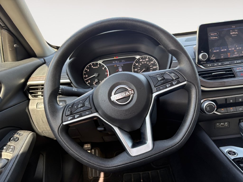 Used 2024 Nissan Altima 2.5 SV FWD image 12