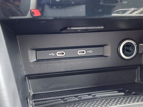 New 2025 Volkswagen Taos SE image 9