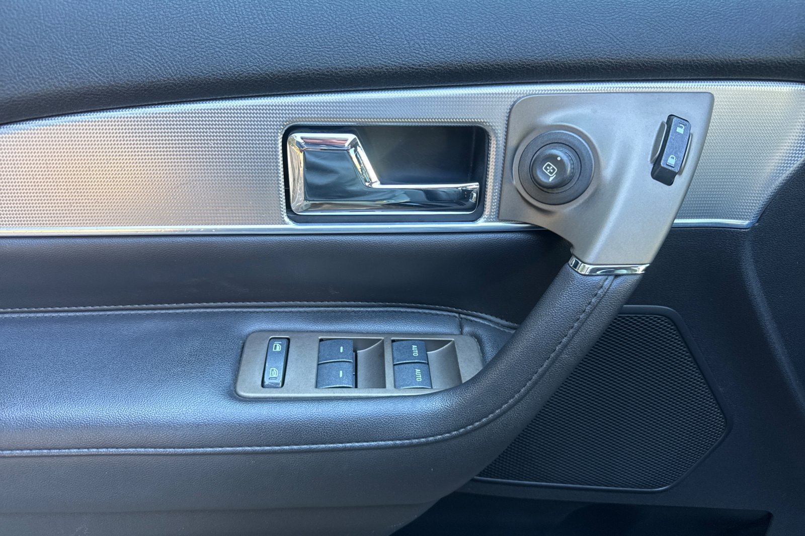 Used 2015 Lincoln MKX FWD image 11