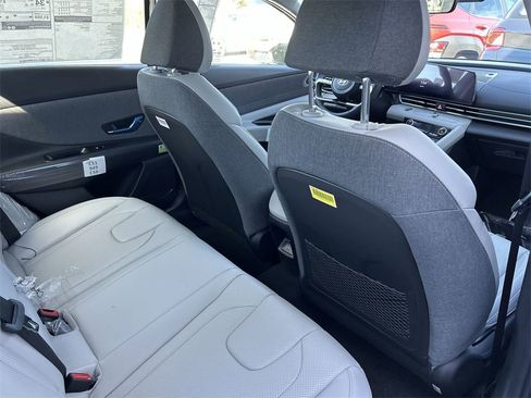 New 2025 Hyundai Elantra Limited image 19