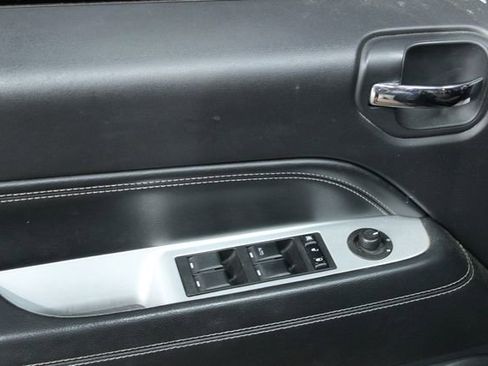 Used 2016 Jeep Compass High Altitude image 12