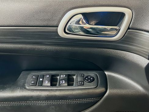 Used 2020 Jeep Grand Cherokee Altitude AWD/4WD image 14