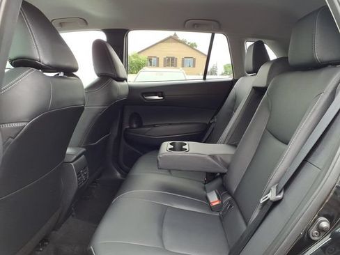Certified 2025 Toyota Corolla Cross XLE FWD image 9