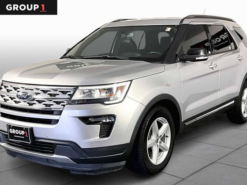 Used 2018 Ford Explorer XLT w/ Equipment Group 202A image 1