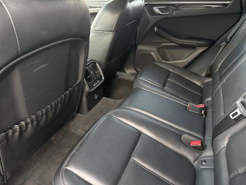Used 2024 Porsche Macan AWD/4WD image 11