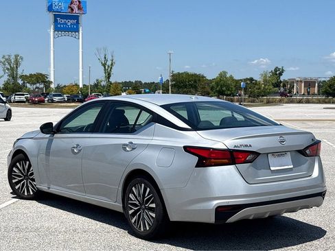 Used 2024 Nissan Altima 2.5 SV FWD image 25