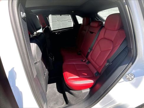 Certified 2025 Porsche Macan S AWD/4WD image 22