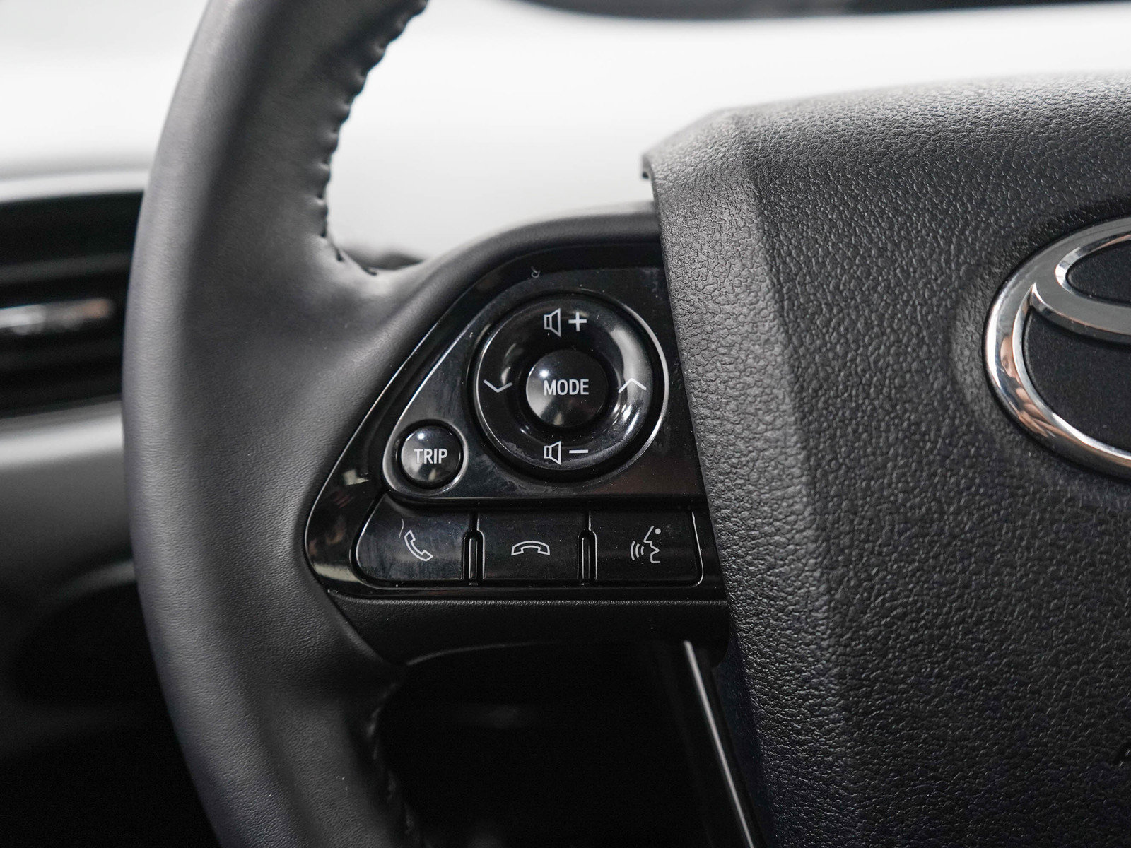 Used 2022 Toyota Prius Prime XLE FWD image 24