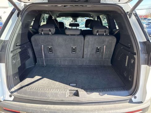 Used 2025 GMC Acadia Elevation image 8