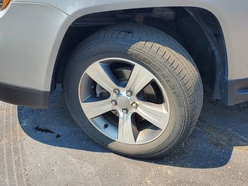 Certified 2017 Jeep Compass High Altitude AWD/4WD image 4